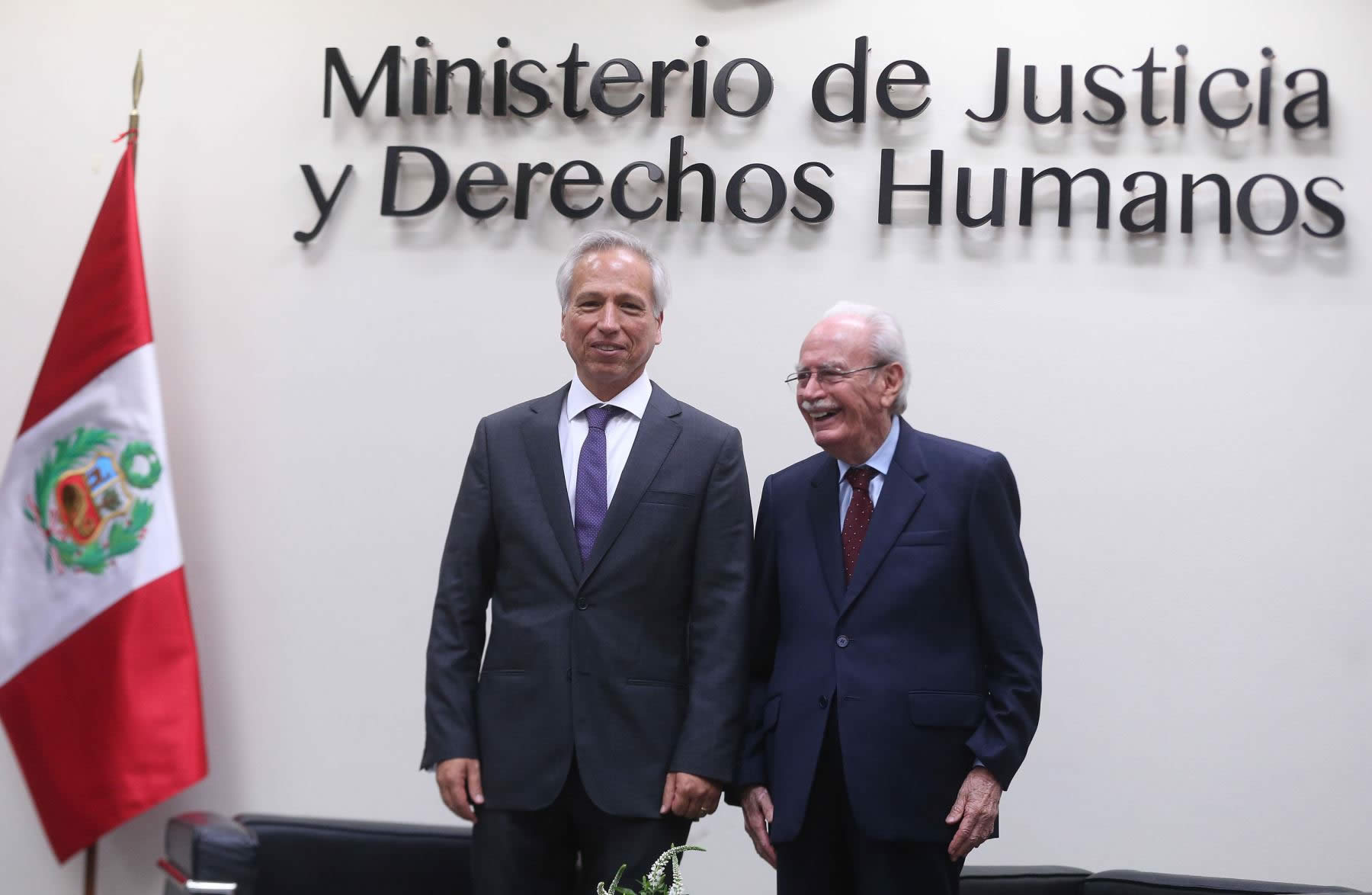El destacado jurista Carlos Fernández Sessarego fue homenajeado por el Ministerio de Justicia y Derechos Humanos por su gran trayectoria académica