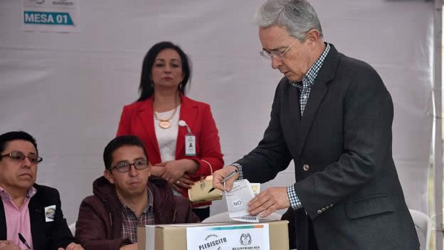 EDITORIAL: A un voto de la paz (o de la desgracia)