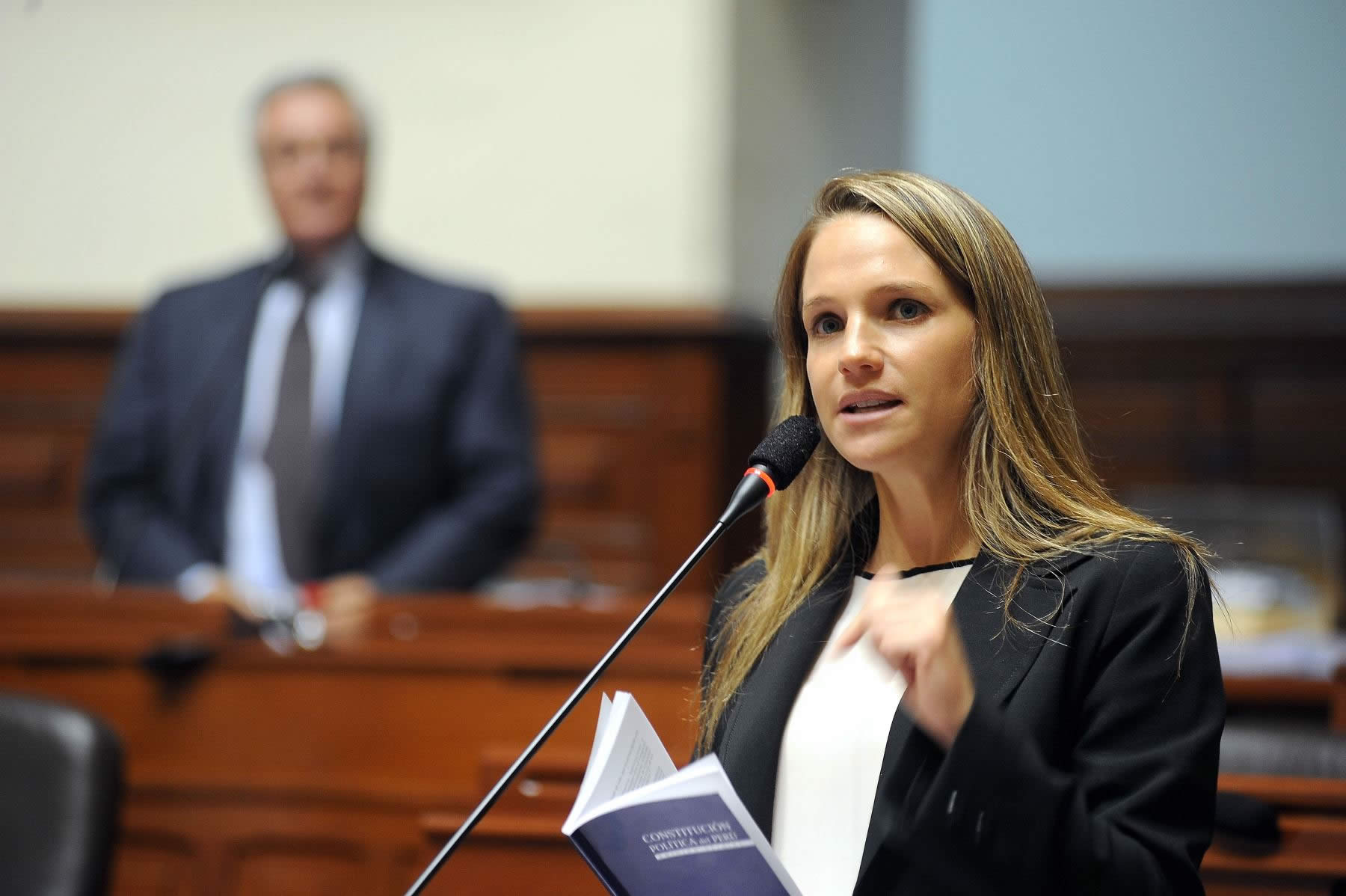 Tribunal Constitucional ordenó admitir a trámite el ingreso de la congresista Luciana León al Club Regatas