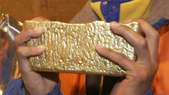 Título: 900 mineros artesanales son autorizados a extraer metales en Perú