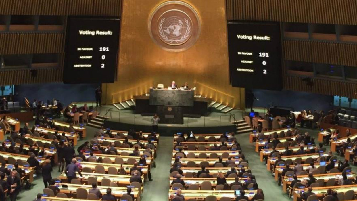 Por vigésima séptima vez, la ONU aprueba una resolución que exige levantar el bloqueo a Cuba por parte de los EE. UU.