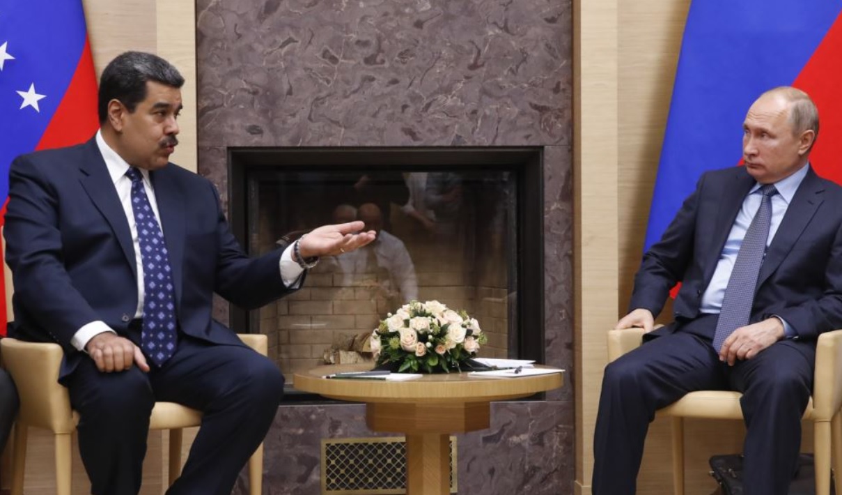 Nicolás Maduro se reúne con Vladimir Putin en busca de apoyo. Nicolás Maduro se reúne con Vladimir Putin en busca de apoyo.