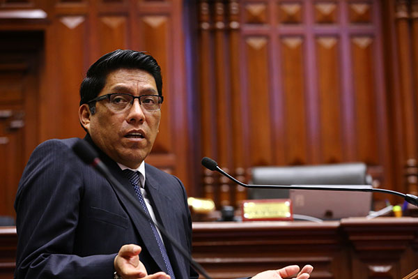 Congreso: Se aprueba interpelación a Ministro Zeballos