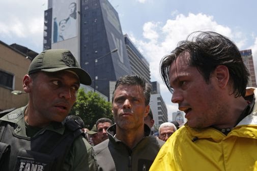 Tribunal chavista ordena arrestar a Leopoldo López y España afirma que no tiene intención de entregarlo